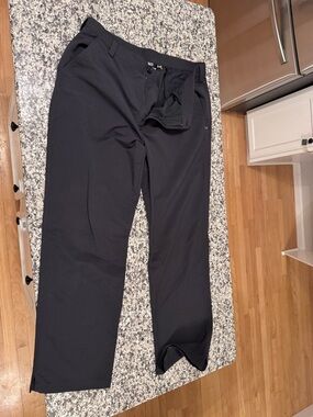 Under Armour Men’s Black Pants - Classic Straight Fit
